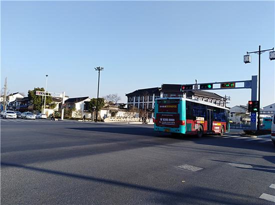 (苏州市区公交专用道,通勤班车等也可进入)