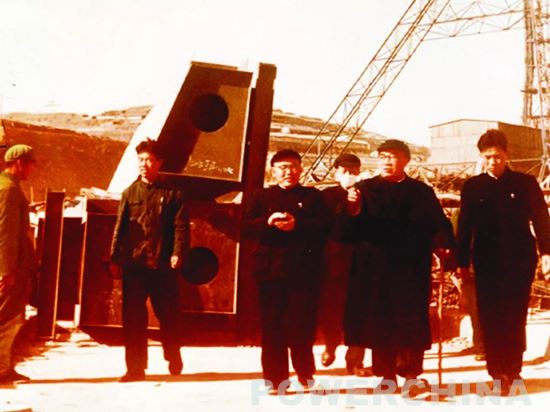 1961年3月,朱德视察黄河三门峡工程