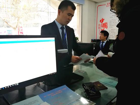 郑州青年人才补贴申报首日 毕业生5分钟完成现