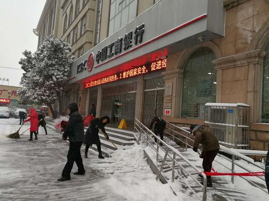 【工行温度】大雪降临中原 河南工行给你爱的
