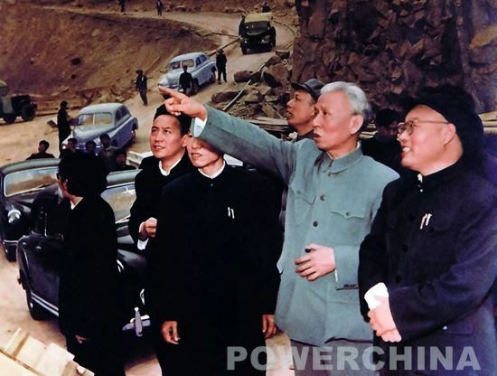 1960年4月,刘少奇视察黄河三门峡工程