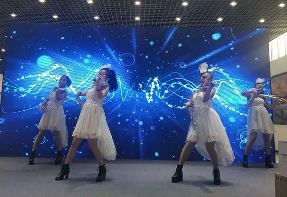 精彩表演助阵
