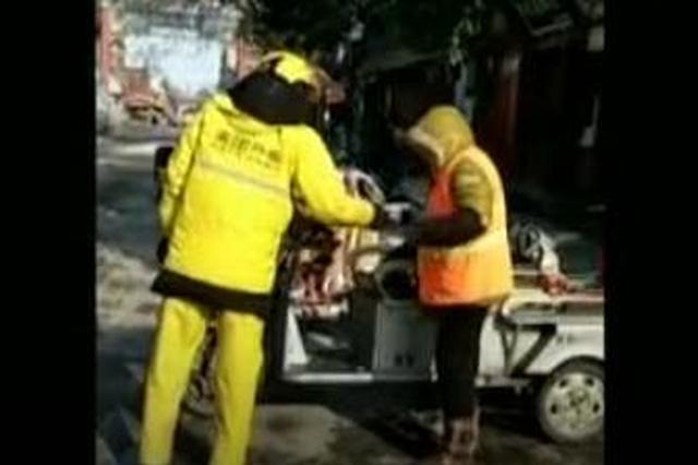 开封小伙雪天点50份外卖送环卫工