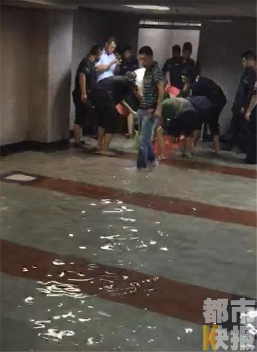 西安临潼遭遇暴雨