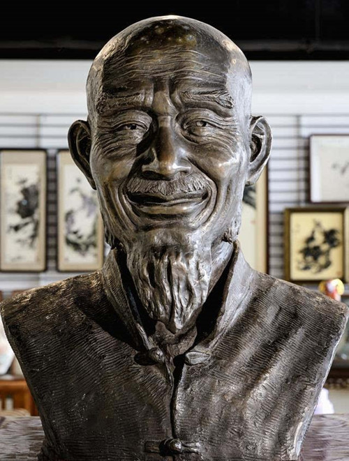 铁画大师储炎庆雕像