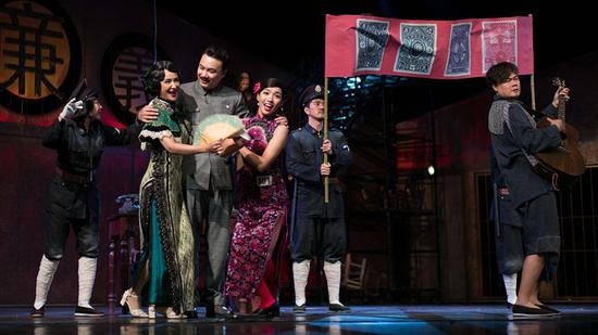 易中天话剧《模范监狱》首轮公演精彩收官