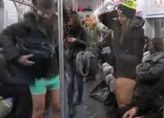 视频：多国民众迎“地铁无裤日” 上演内裤秀