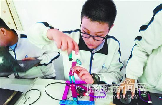 程悦凌在比赛中。