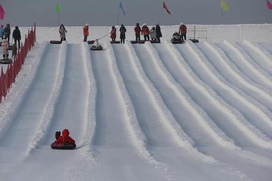 雪滑梯