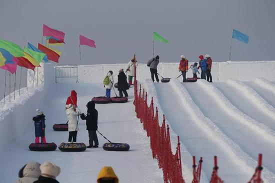 雪滑梯