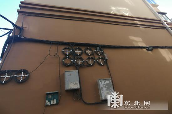 龙江街33号院改造完的线缆更规矩了。东北网记者 陈显春 摄