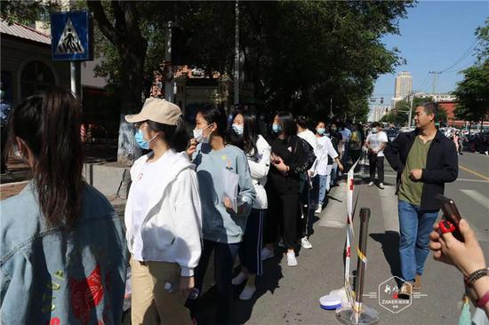 ↑“ 高考,我们来啦 ~”