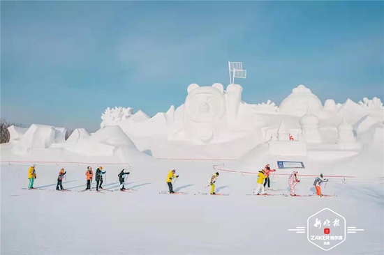 今年在太阳岛上举行的《滑雪把,少年》活动
