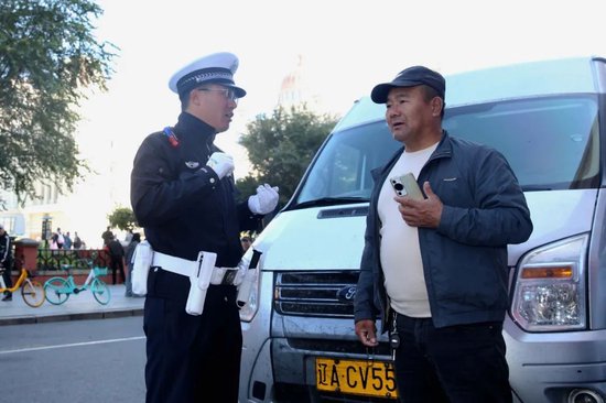 交警服务外地驾驶人