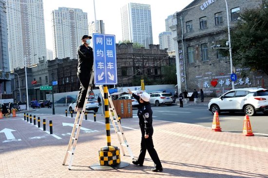 中華巴洛克街區設置單行道，規劃停車泊位，增加停車點……冰