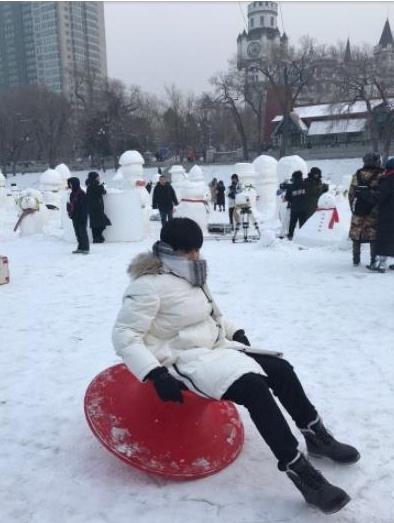 胡一天微博也晒出了本人在哈尔滨的一组照片 ~