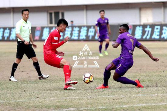 巴巴卡上演帽子戏法 黑龙江FC主场3:0击败梅州