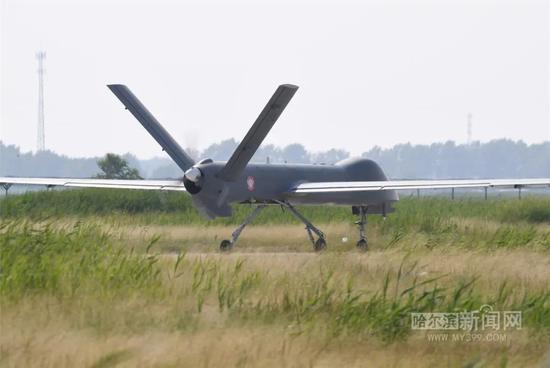 中航时固定翼无人机测试滑跑起飞