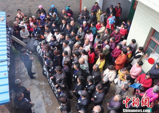 张常海去世后村里举行简洁的悼念活动。　胡洪涛　摄