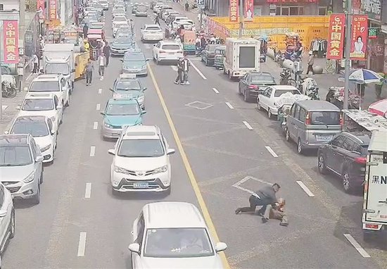 黑河民警街头飞奔抓获猥亵惯犯