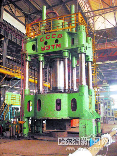 哈锅炉厂2000吨水压机。
