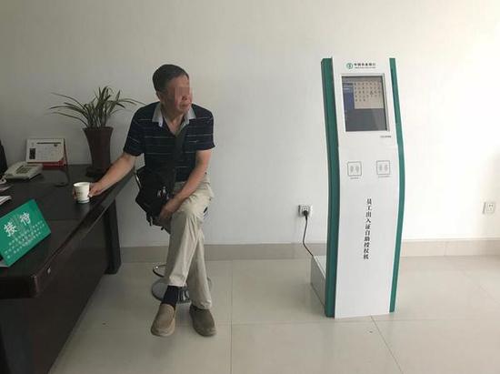 为证明“我是我”,田先生在接待室等了40多分钟。