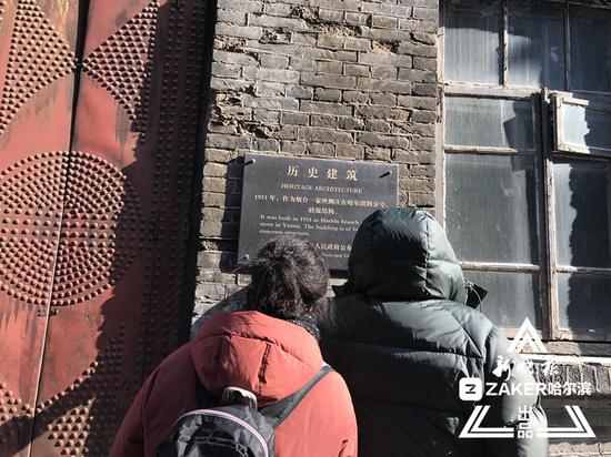 孙先生说,因为喜欢中西合璧式的中华巴洛克建筑,他们就住在街区里。