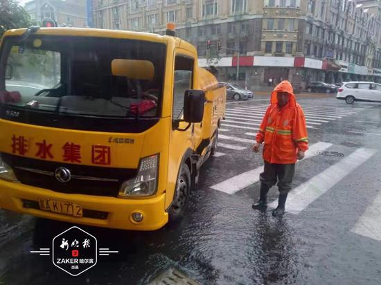 目前，主城区降雨量已缓慢降低，排涝工作仍在进行中。