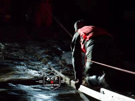 救援历时 3 小时,"24 人小队 " 终于成功脱困。