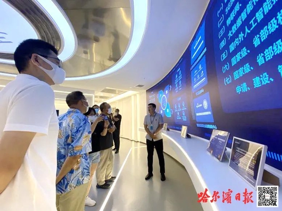 “喜迎党的二十大——网络名人黑龙江行”活动走进哈尔滨