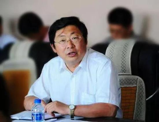 哈尔滨金融学院党委原书记邓福庆涉嫌严重职务违法，目前正接受监察调查。