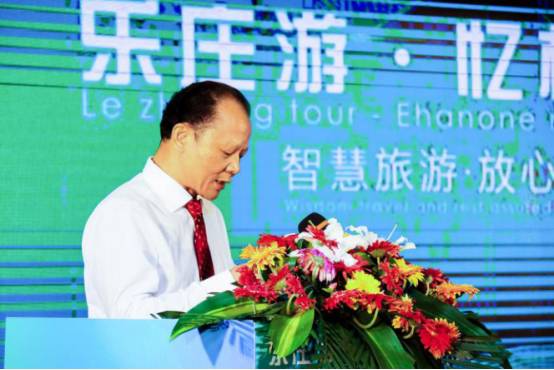 乐游集团董事长_国岳集团董事长夫妻照(3)