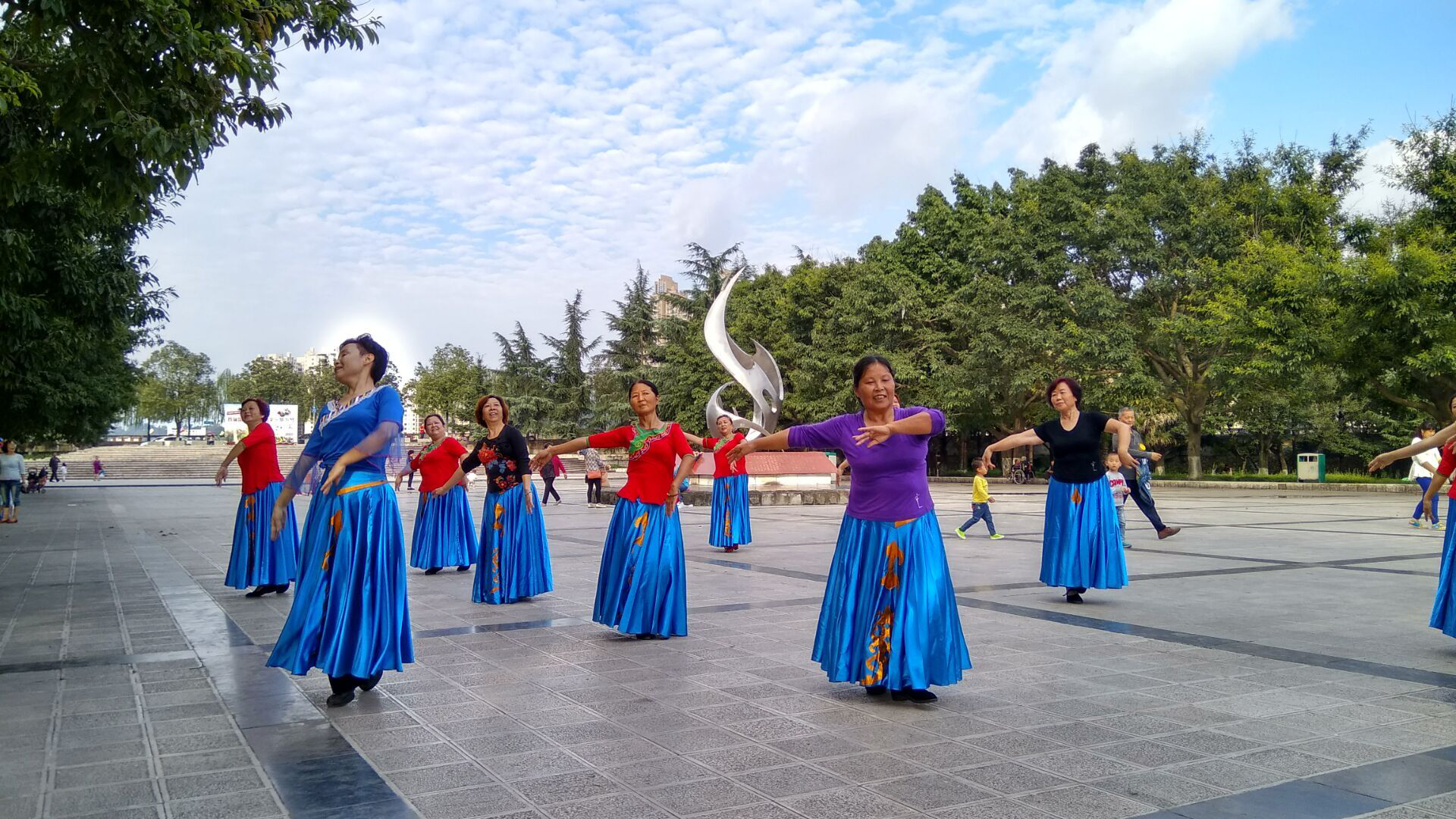 广场舞大赛来袭!四川广电网络“越舞越好看”即将开赛_新浪黑龙江_新浪网