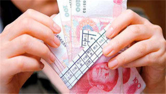 小龙虾每亩一年收入_上一年工薪收入