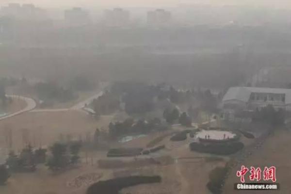 北京的雾霾天气（资料图）。 中新社记者 崔楠 摄