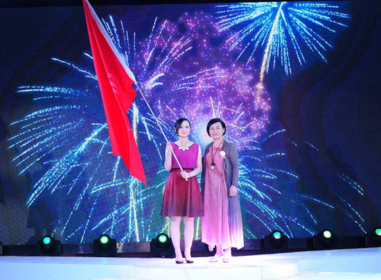 　　羅美元把事業(yè)的旗幟傳給女兒
