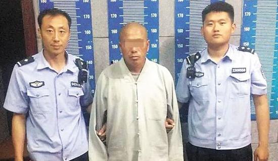 嫌疑人周某被抓获。警方供片