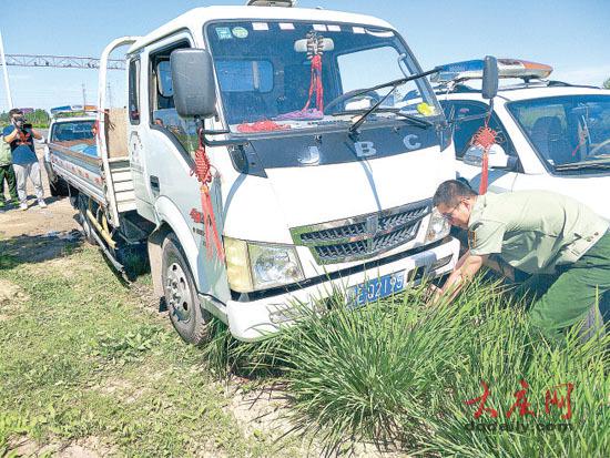 停车时占压、破坏绿地。