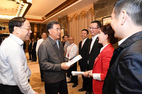 全国政协委员刘强东:探索电商精准扶贫新模式