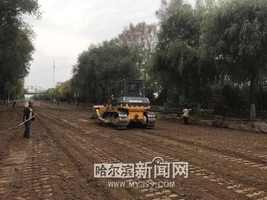学海街道路大修工程——基底碾压施工