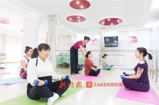 哈市孕妇组团跳芭蕾 原来是准妈妈训练自然分