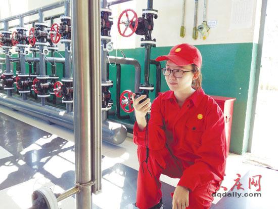 李晓旭正在加密量油，确保产量保质保量完成。