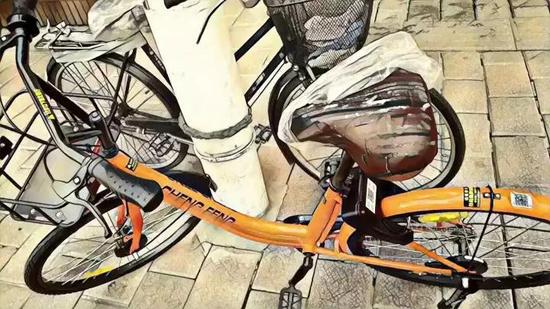 哈尔滨天气转冷 各共享单车运营公司回收街头