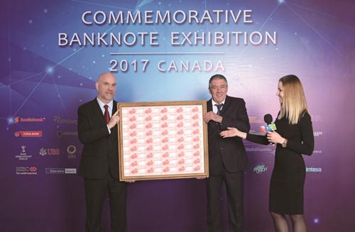 加拿大2018狗年生肖连体纪念钞在温哥华国际
