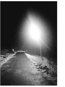 对面城村的路灯亮了