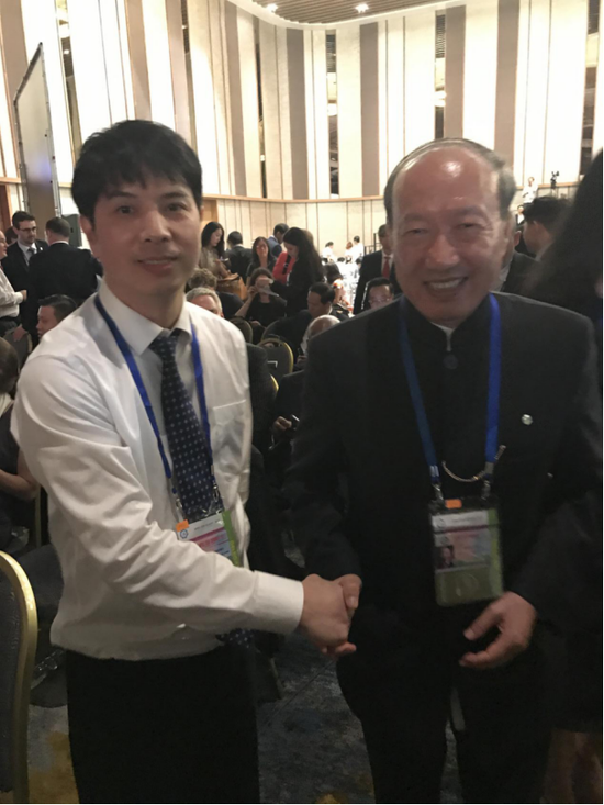 伊的老总_老总办公室图片(2)