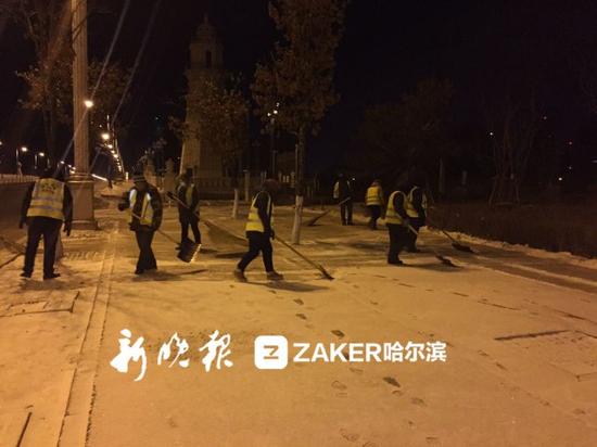 哈尔滨两环卫工半夜清雪被撞身亡 肇事司机酒