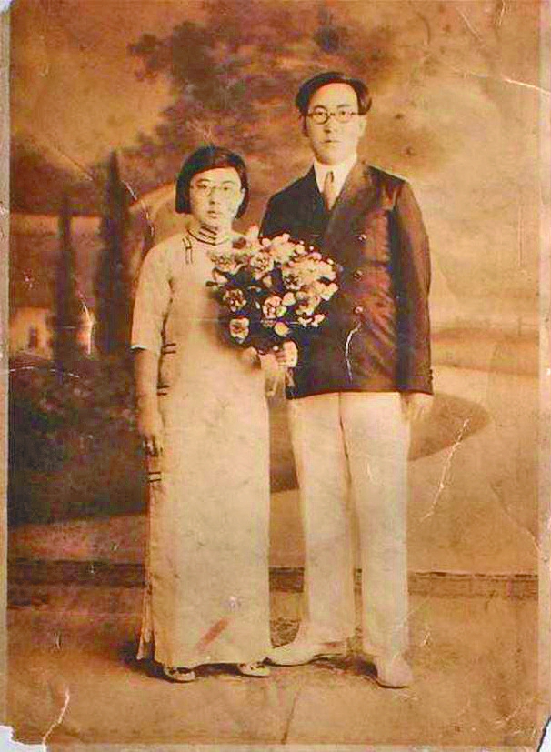张甲洲与爱人刘向书结婚照