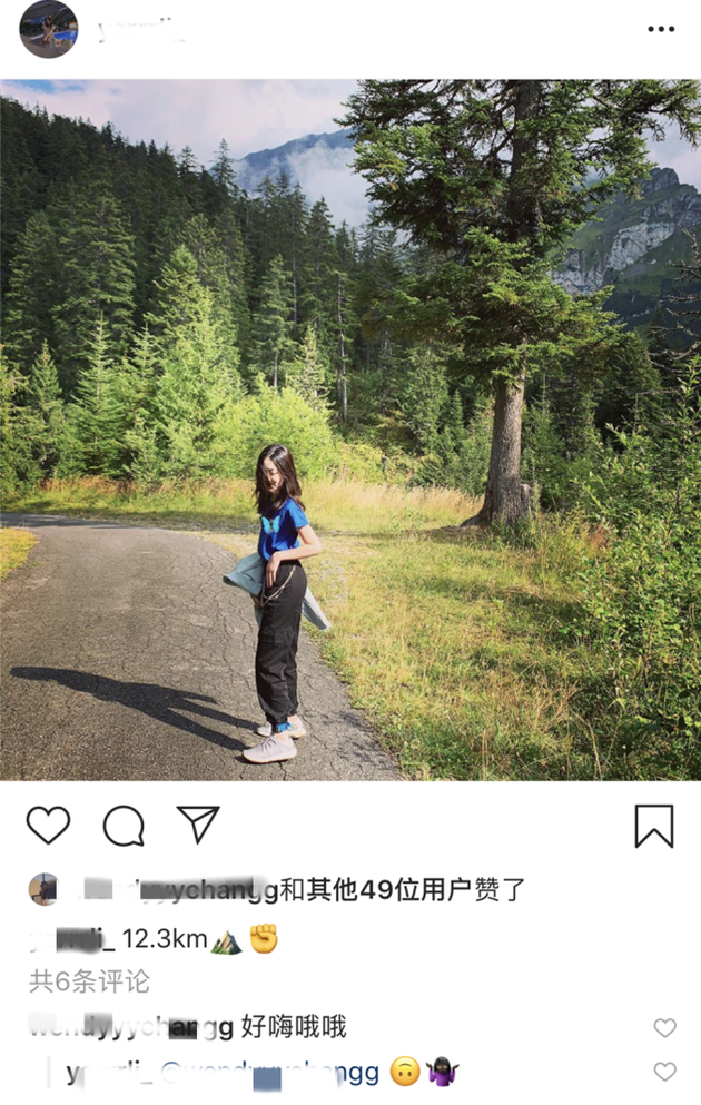 李嫣曬登山照