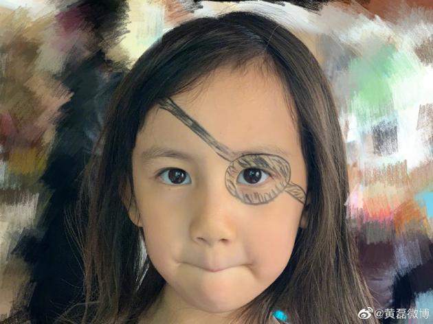 黃磊給多妹化海盜妝 網友：和我童年畫表一樣敷衍